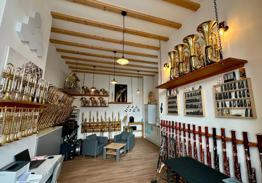 Showroom Simon Freyer Holz- und Blechblasinstrumente 1